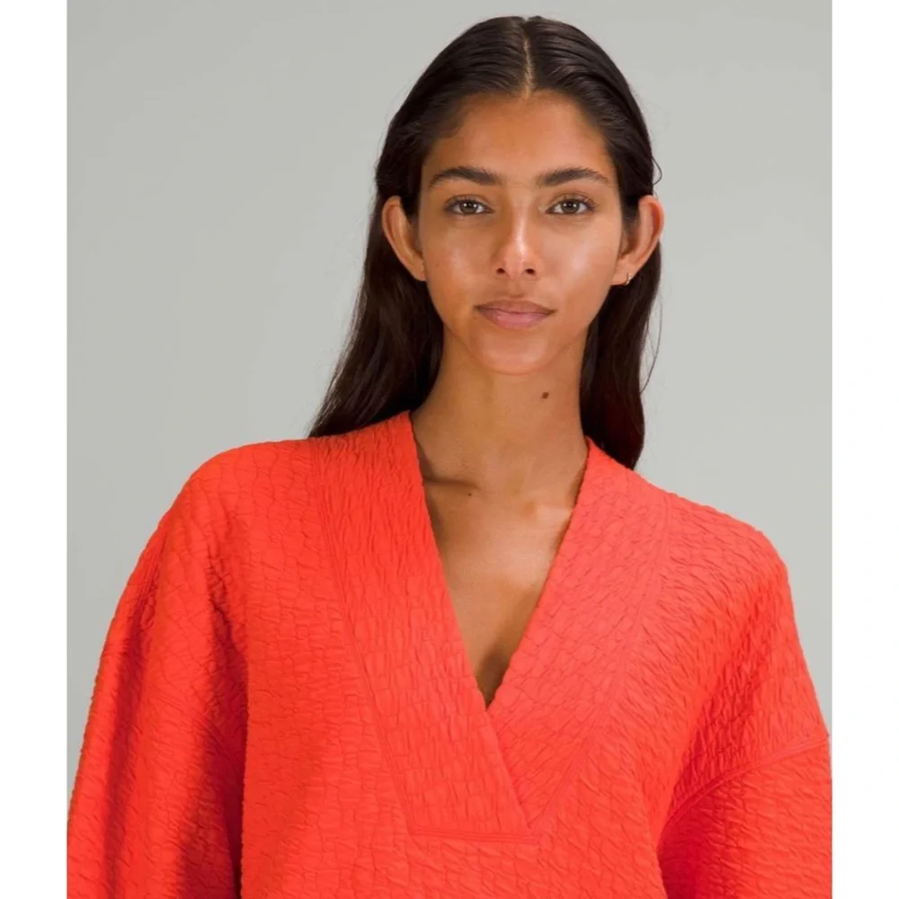 Lululemon Rippled V-Neck Pullover - Picture 3 of 6